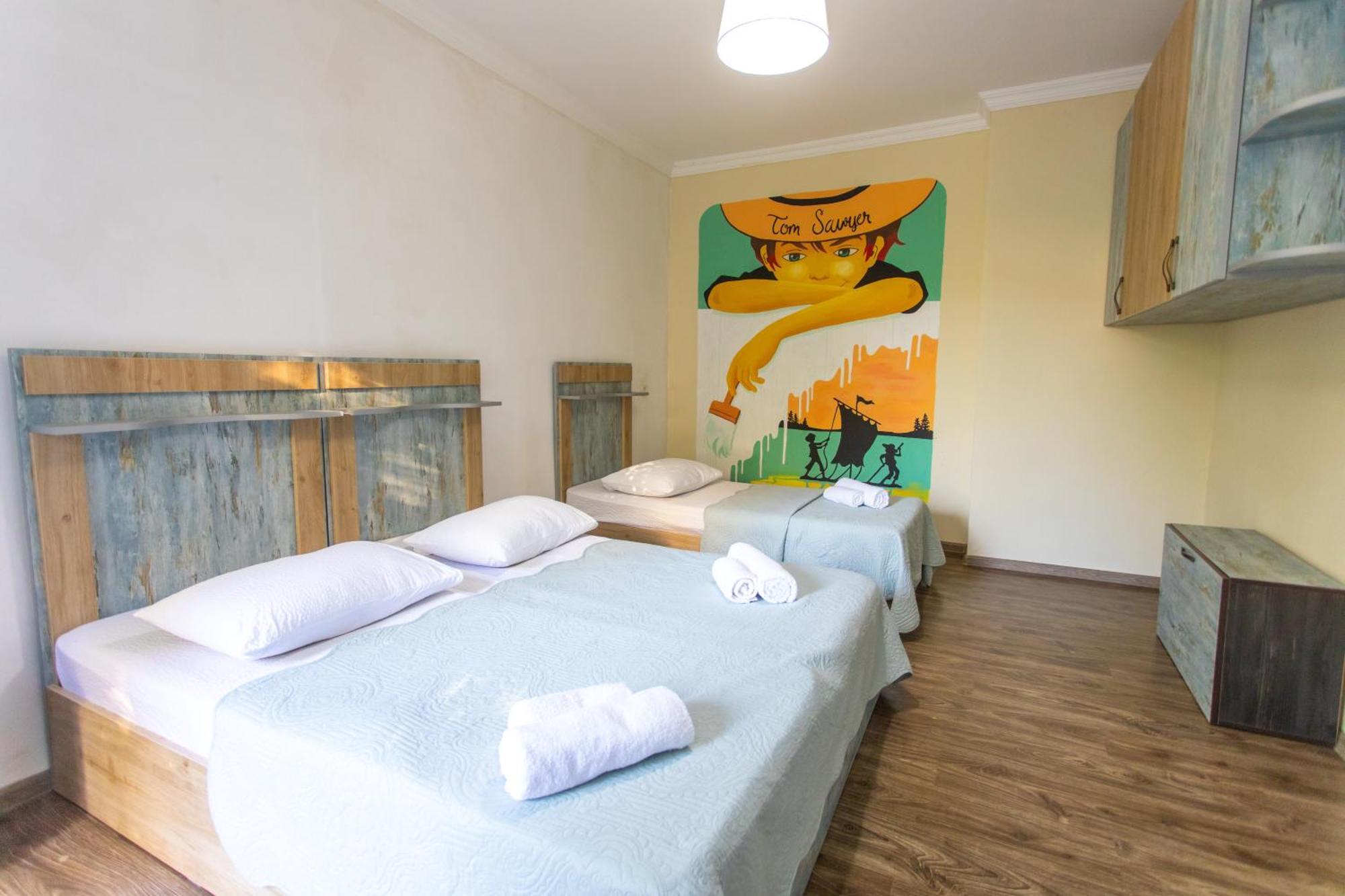 Book Hotel 库塔伊西 外观 照片